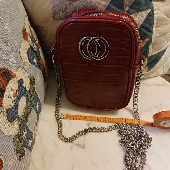 NWOT Red No Boundaries Crossbody Bag, Chain Strap, Zipper - Picture 8 of 9